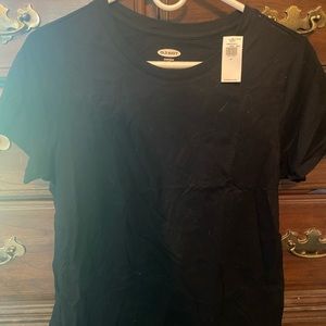 2 Old Navy Women’s Everywhere shirt sleeve T Shirts (size Medium)